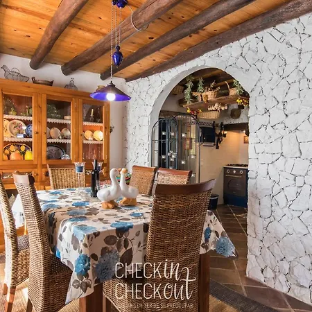 Checkincheckout Casa Da Lua *