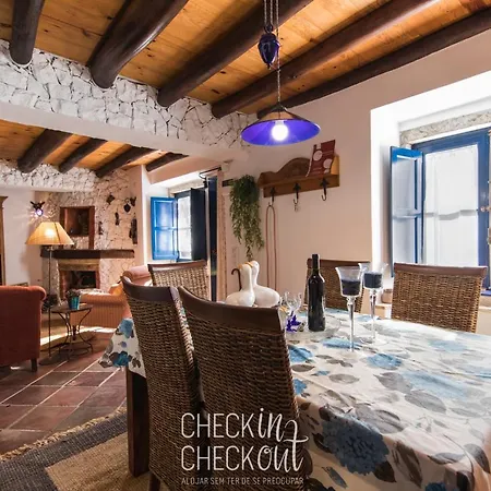 Checkincheckout Casa Da Lua *